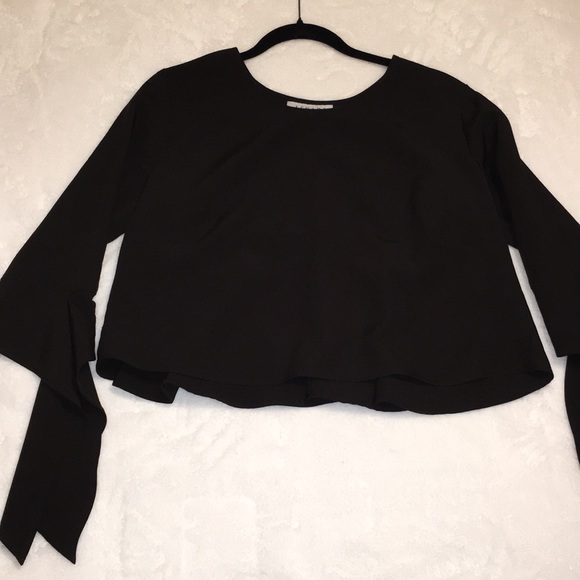 Askari Black Top (Size Medium) - Picture 1 of 2